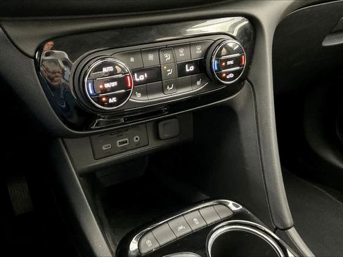 Certified 2022 Buick Encore GX Select w/ Advanced Technology Package image 31