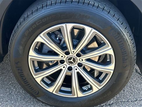 Used 2025 Mercedes-Benz GLC 300 4MATIC image 7