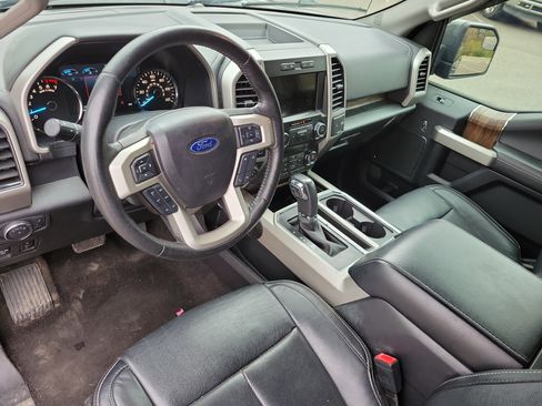 Used 2019 Ford F150 Lariat w/ Trailer Tow Package image 13