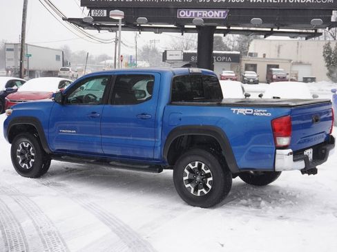 Used 2017 Toyota Tacoma TRD Off-Road image 6