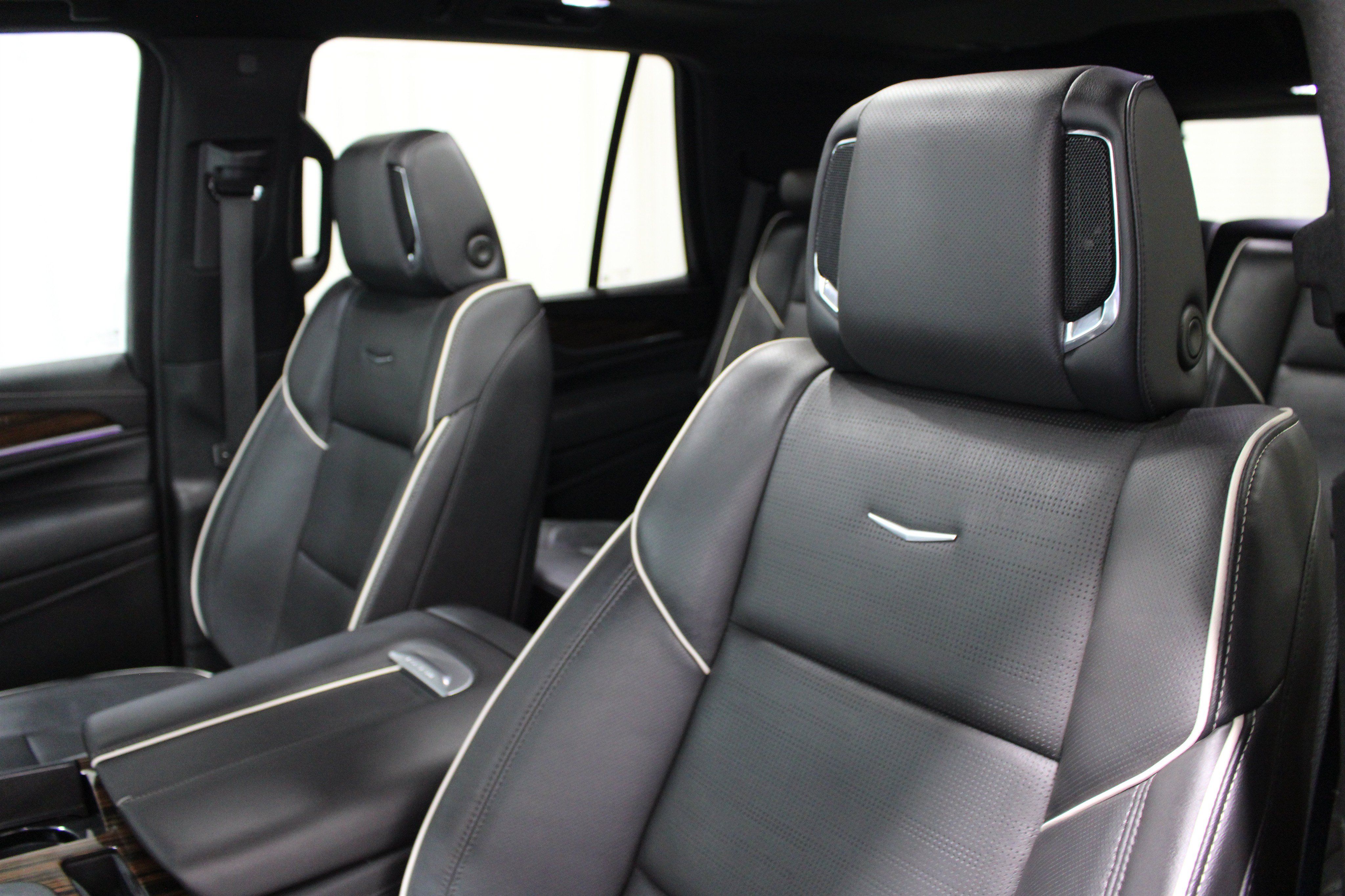 Certified 2024 Cadillac Escalade Premium Luxury w/ Performance Package AWD/4WD image 4