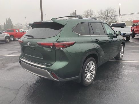 Used 2025 Toyota Highlander Platinum image 3