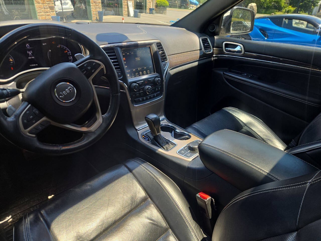 Used 2017 Jeep Grand Cherokee Overland AWD/4WD image 22