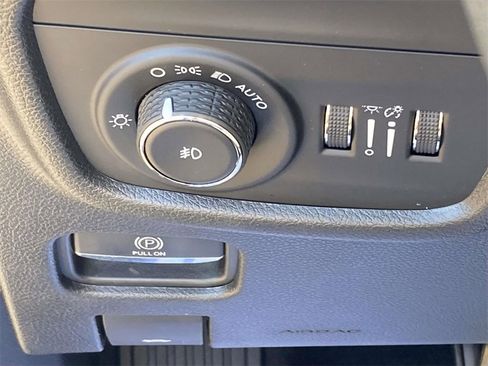 Used 2022 Jeep Grand Cherokee L Limited image 25