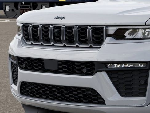 New 2026 Jeep Grand Cherokee L Limited AWD/4WD image 17