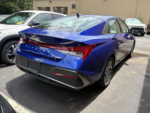 Used 2025 Hyundai Elantra Hybrid FWD image 4