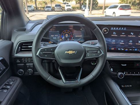 New 2026 Chevrolet Suburban Premier RWD image 10