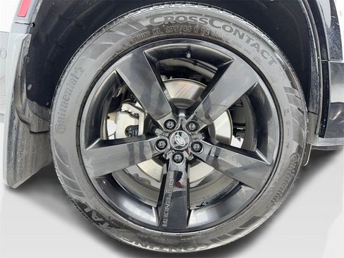 Used 2024 Land Rover Defender 130 X-Dynamic SE image 68