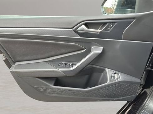 Used 2024 Volkswagen Jetta SE image 17