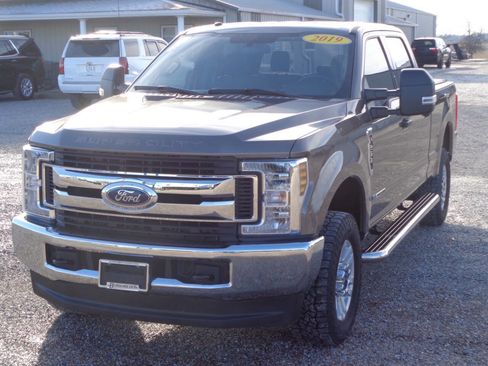Used 2019 Ford F250 XLT image 2