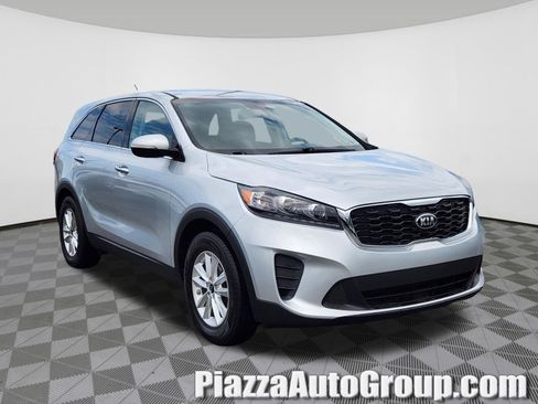 Used 2019 Kia Sorento FWD V6 image 1