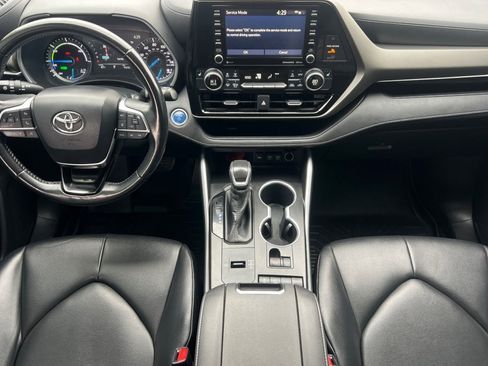 Used 2020 Toyota Highlander XLE image 10