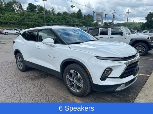 Used 2025 Chevrolet Blazer LT AWD/4WD image 2