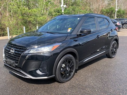 Used 2024 Nissan Kicks SR w/ SR Premium Package image 4