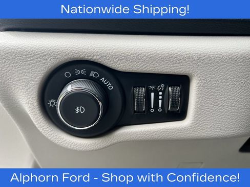Used 2024 Chrysler Pacifica Touring-L FWD image 14