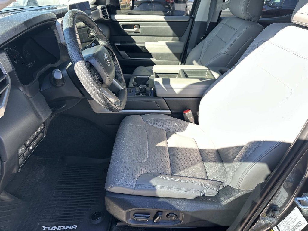 Used 2024 Toyota Tundra Limited AWD/4WD image 19