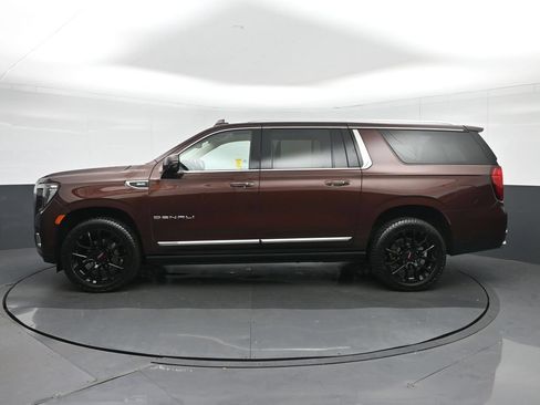 Used 2023 GMC Yukon XL Denali AWD/4WD image 4