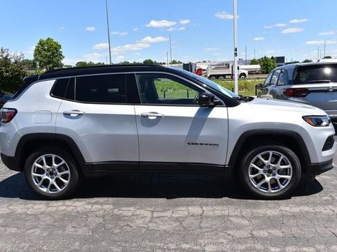 Used 2025 Jeep Compass Limited AWD/4WD image 5