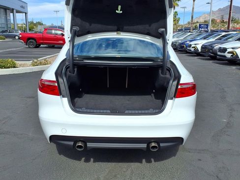 Used 2018 Jaguar XF Premium image 17