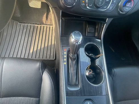 Used 2018 Chevrolet Impala LT FWD image 17