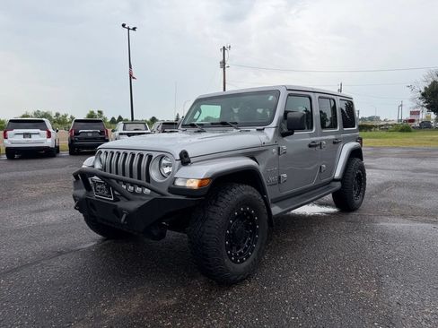 Used 2018 Jeep Wrangler Unlimited Sahara AWD/4WD image 11