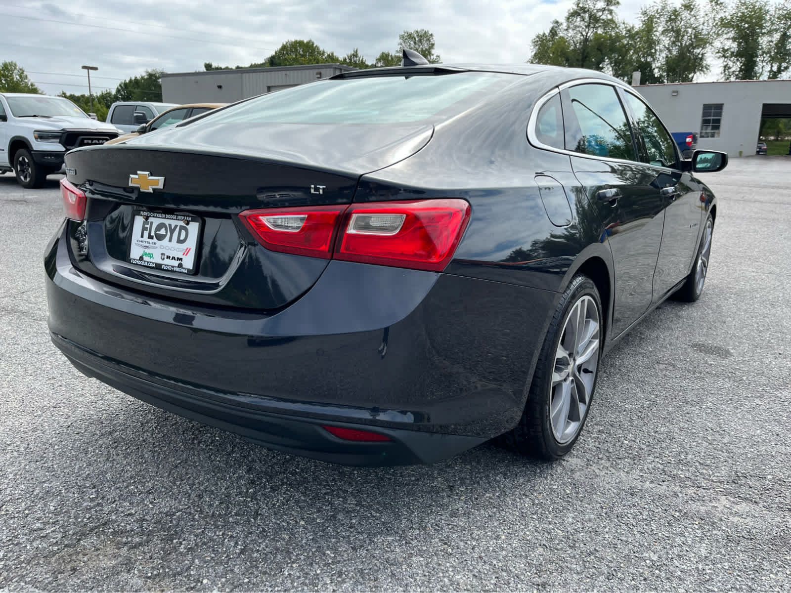 Used 2023 Chevrolet Malibu LT w/ Driver Confidence Package FWD image 3