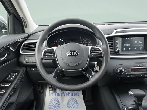 Used 2019 Kia Sorento FWD V6 image 16