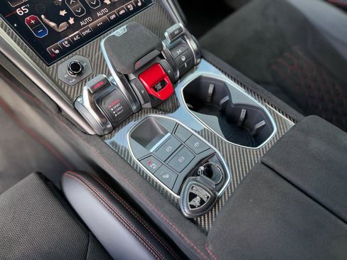 Used 2024 Lamborghini Urus Performante AWD/4WD image 49