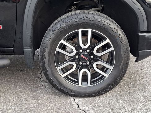 Used 2023 GMC Sierra 1500 AT4 w/ Technology Package image 8