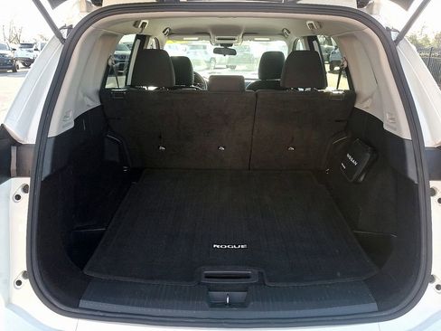 Used 2024 Nissan Rogue S image 28
