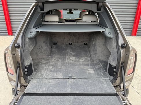 Used 2025 Rolls-Royce Cullinan AWD/4WD image 69