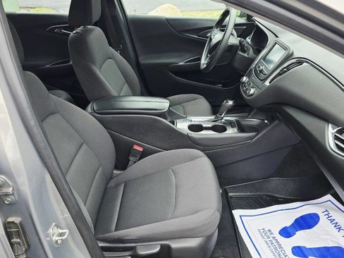 Used 2017 Chevrolet Malibu LT FWD image 14