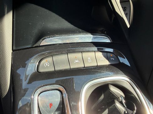 Used 2022 Buick Envision Essence w/ Technology Package II image 34