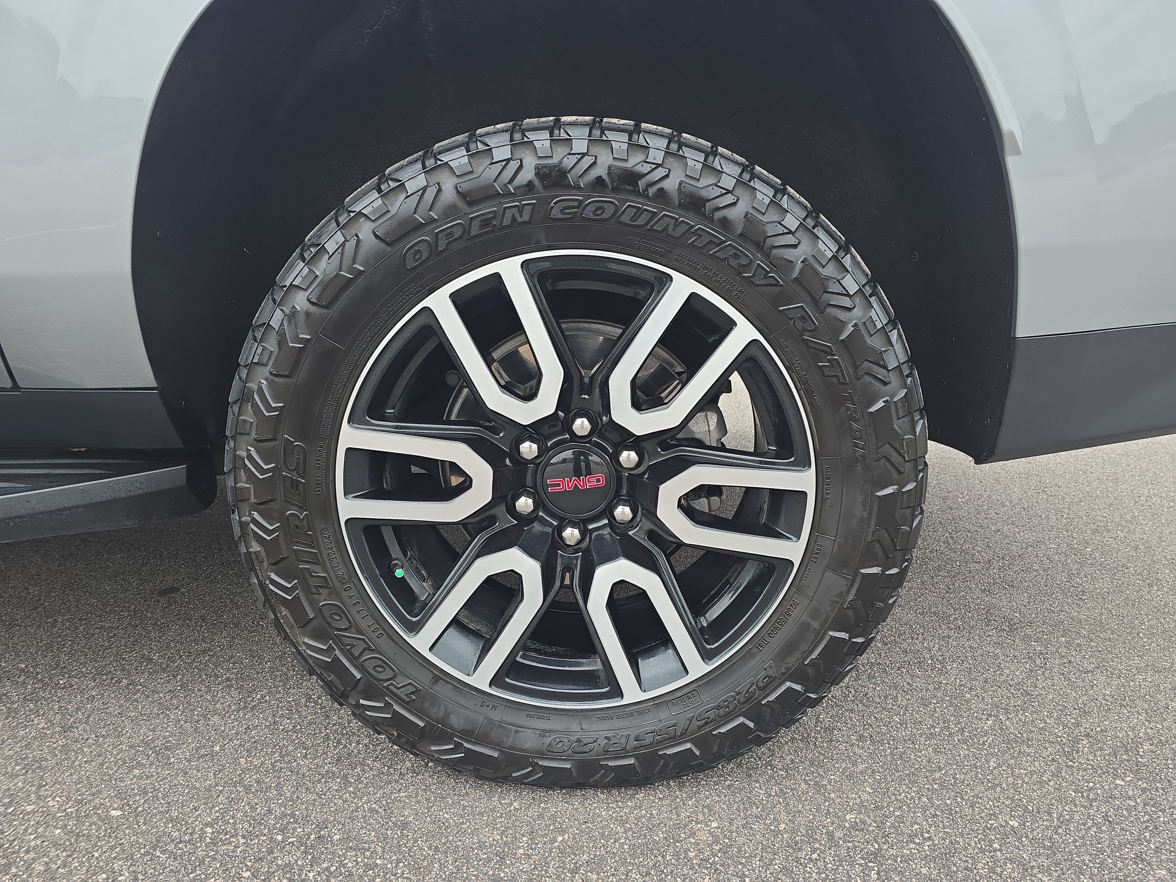 Used 2024 GMC Yukon XL AT4 w/ Technology Package AWD/4WD image 34