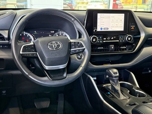 Used 2023 Toyota Highlander XLE image 33