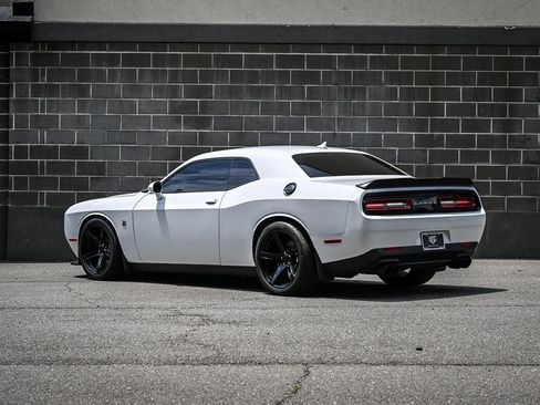 Used 2016 Dodge Challenger R/T Scat Pack RWD image 4