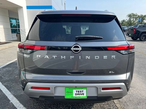 Used 2025 Nissan Pathfinder SL FWD image 6