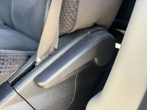 Used 2020 Dodge Grand Caravan SE w/ UConnect Hands-Free Group image 20