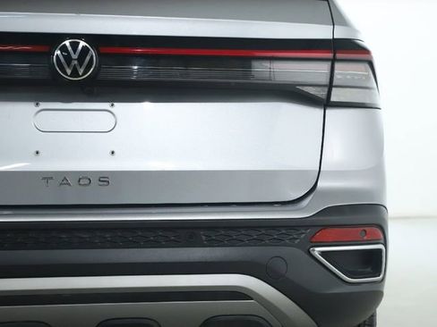 Used 2025 Volkswagen Taos SE image 44