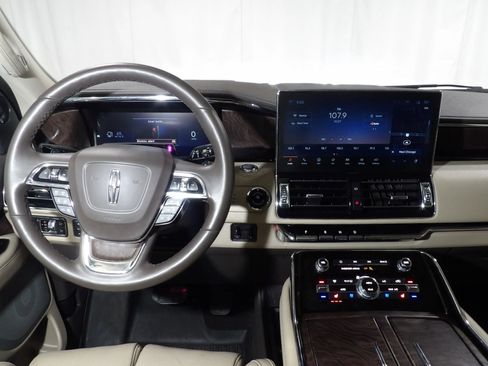 Used 2022 Lincoln Navigator Reserve image 29