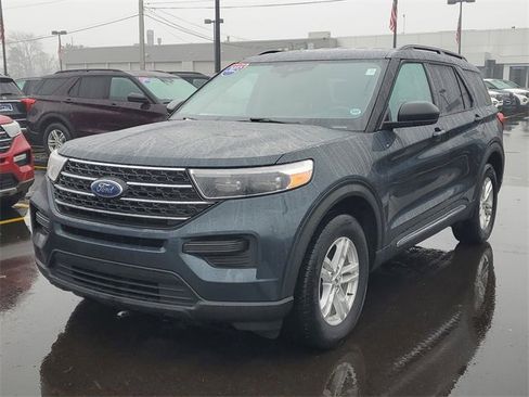 Certified 2023 Ford Explorer XLT image 2