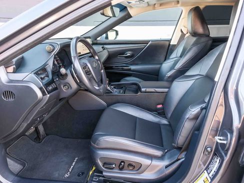 Used 2025 Lexus ES 300h w/ Premium Package FWD image 20