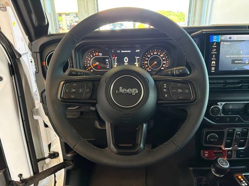 Used 2026 Jeep Gladiator Mojave AWD/4WD image 16