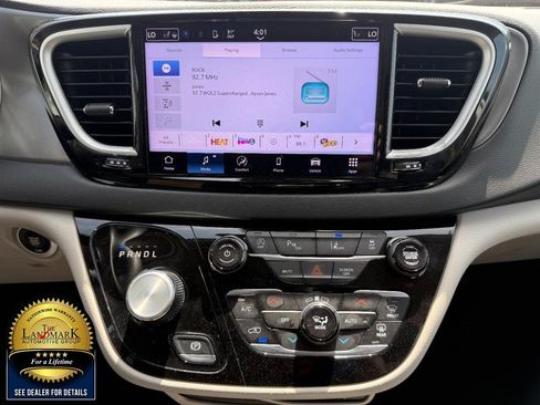 Used 2024 Chrysler Pacifica Touring-L FWD image 20
