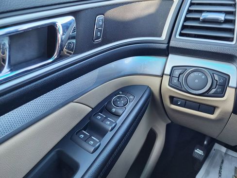 Used 2016 Ford Explorer XLT w/ Equipment Group 202A image 27