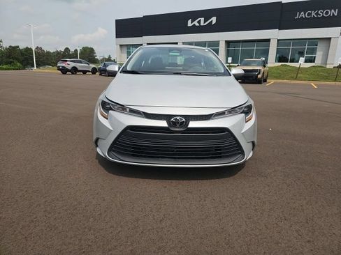 Used 2024 Toyota Corolla LE FWD image 2