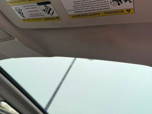 Used 2015 Land Rover Range Rover Evoque Pure Premium image 9