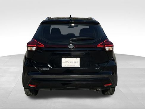 Used 2023 Nissan Kicks SV image 4