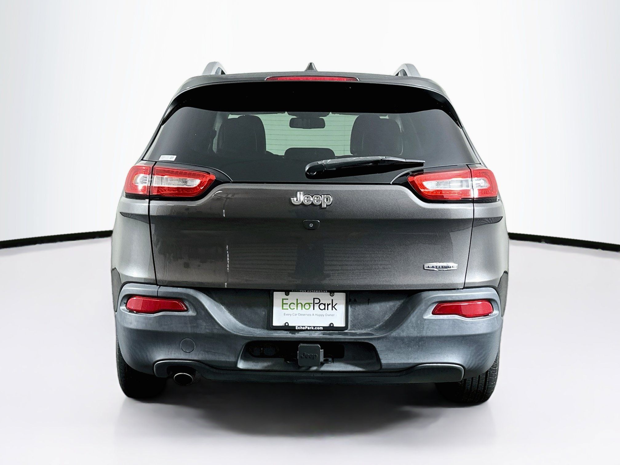 Used 2018 Jeep Cherokee Latitude Plus w/ Trailer Tow Group FWD image 7