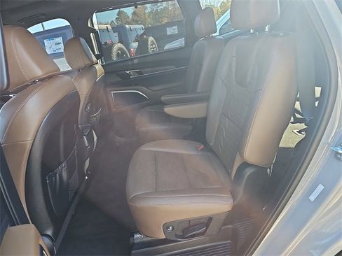 Used 2022 Kia Telluride SX w/ SX Prestige Package image 14